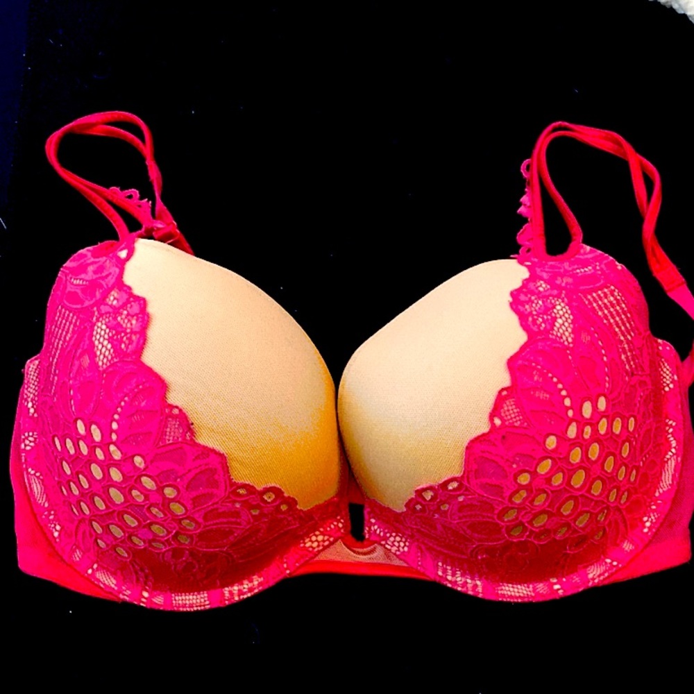 VS bra, size 34E.